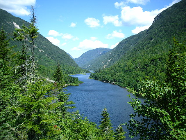 640px-malbaie_river_in_hautes-gorges-de-la-riviere-malbaie_national_park_quebec_canada-2