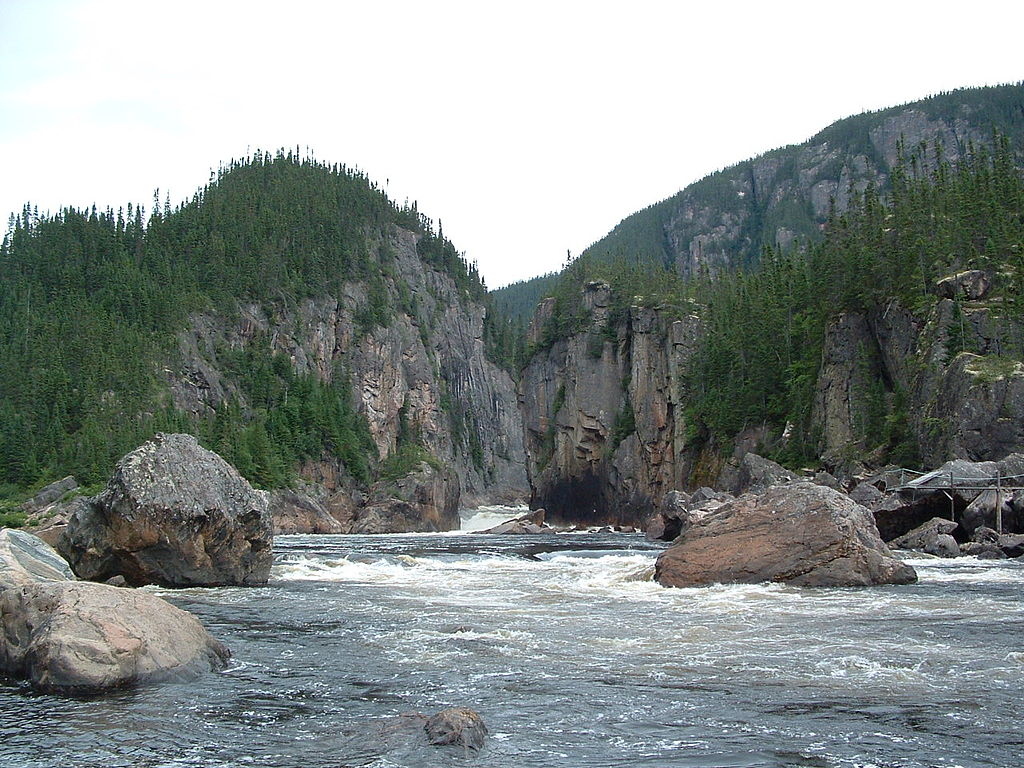 1024px-Moisie_Katchapahun_Fish_Ladder