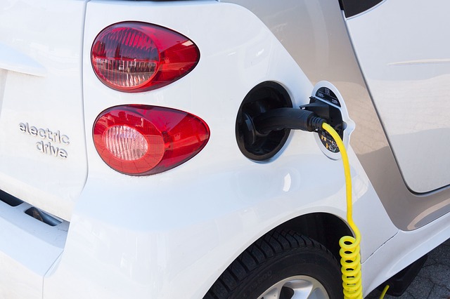 electric-car-734573_640