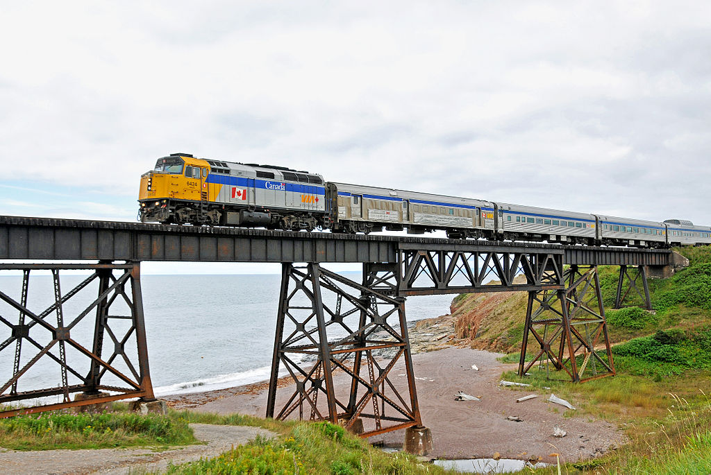 1024px-DGJ_8658_-_VIA_Rail