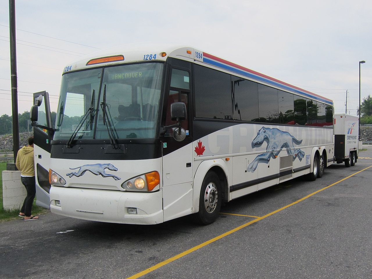 Greyhound_Canada_bus_1284_to_Vancouver